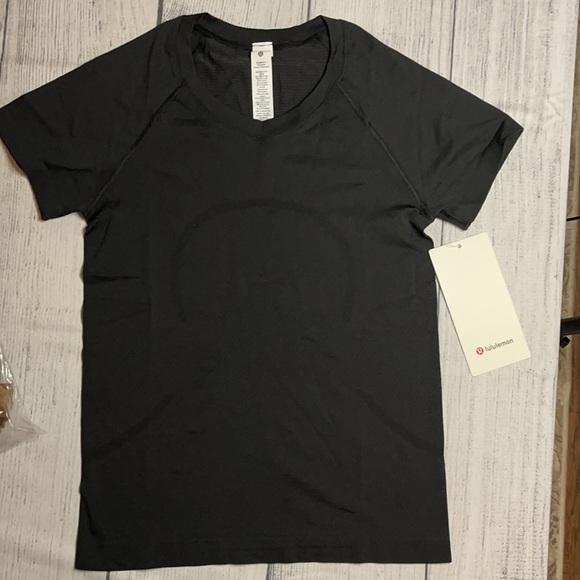 NWT LULULEMON Swiftly Tech Short Sleeve Shirt 2.0 Race Length In Black - Picture 4 of 5